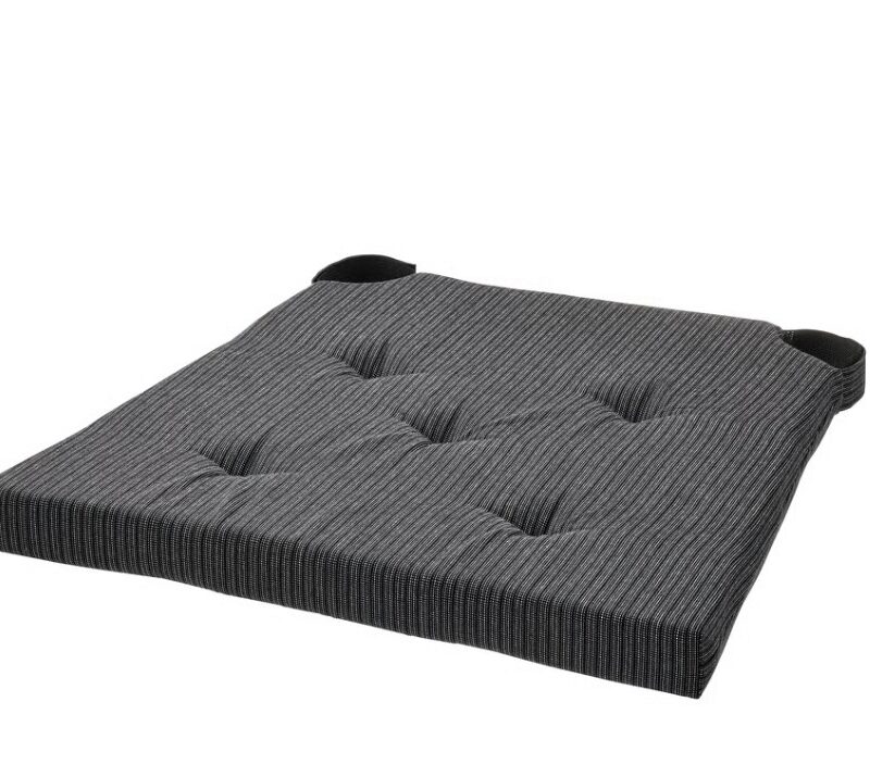 Toolipadi Chiavari toolile natuur must rent